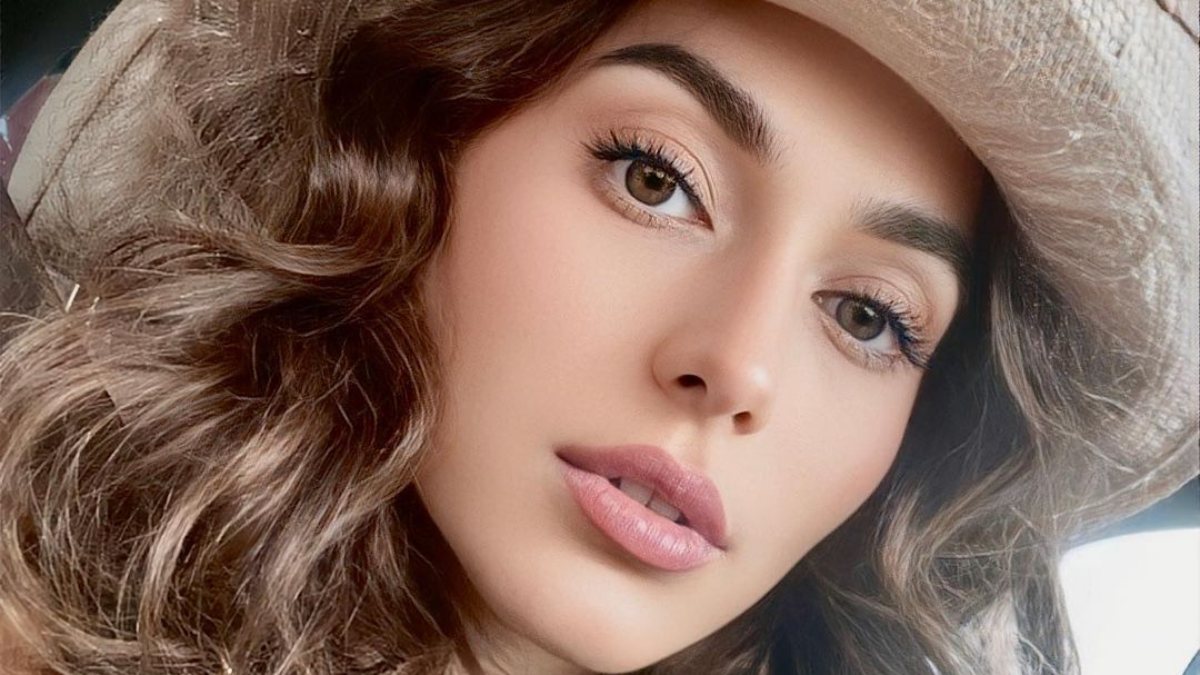 Survivor sunucusu Semih Öztürk’ün eşi Kurretülayn Matur minileriyle nefes kesti! ‘Ateş gibisin’