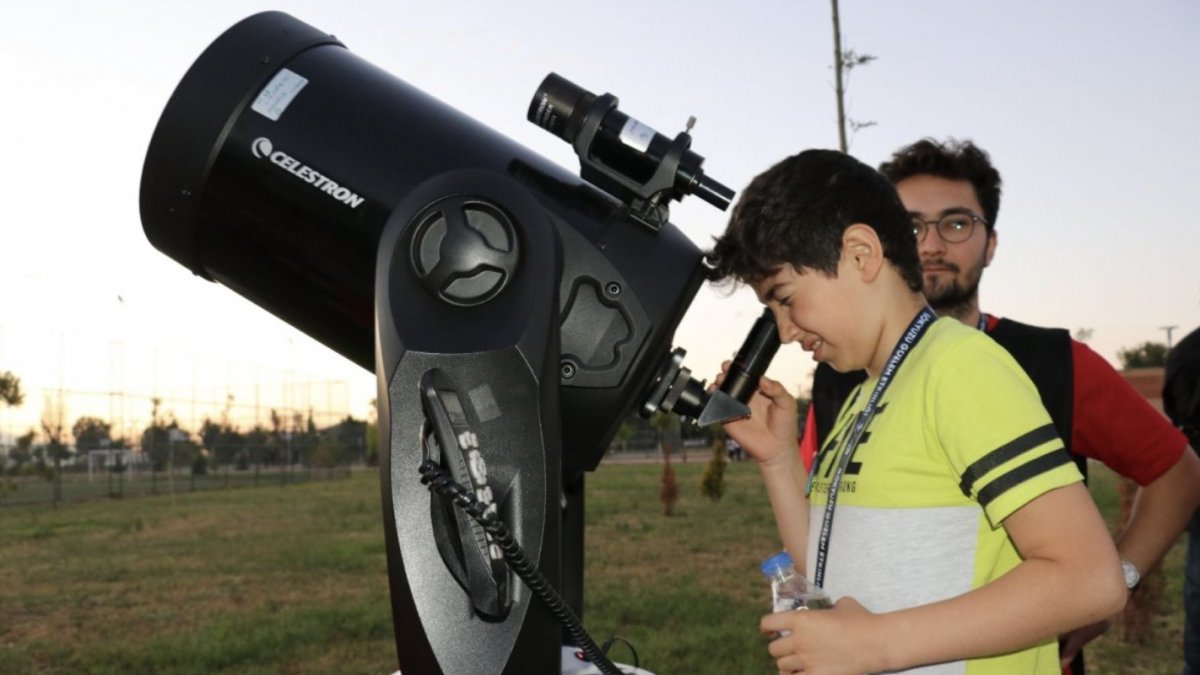 Van Gölü kıyısında gökyüzü gözlem etkinliği