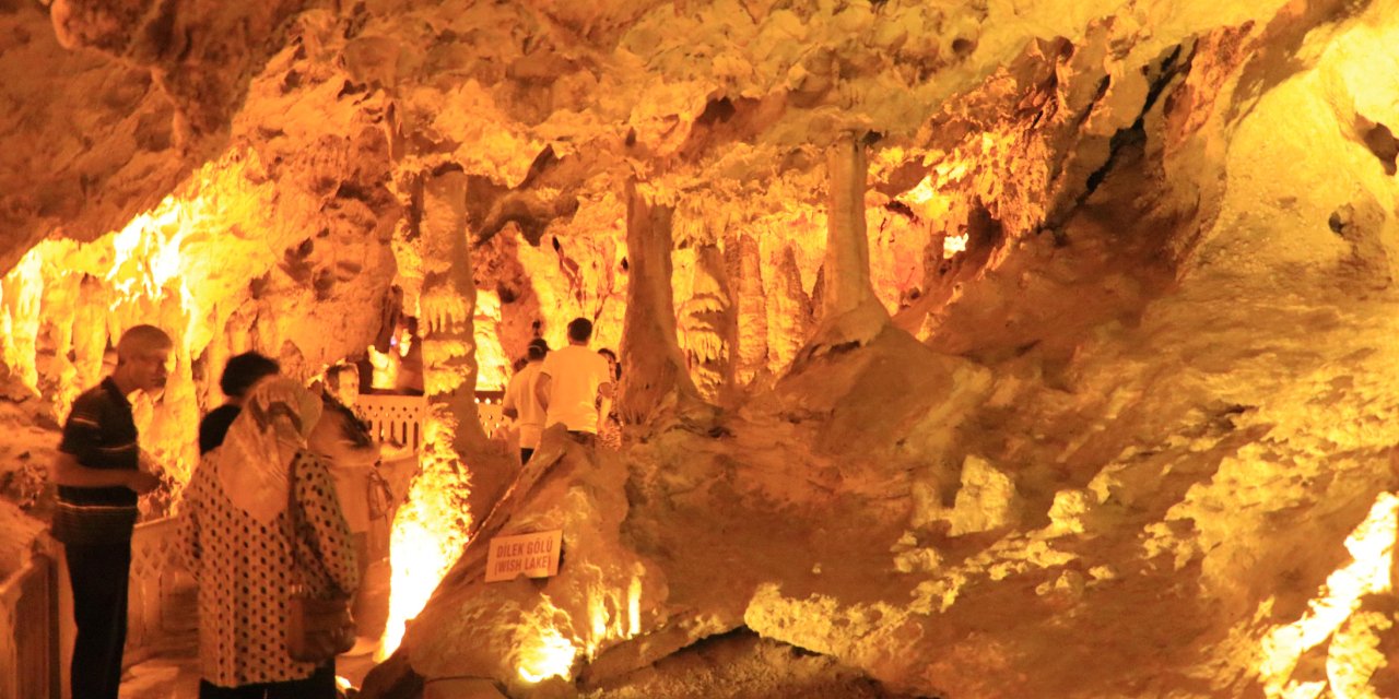 Yanlış sulama ilk turistik mağaradaki gölleri kuruttu