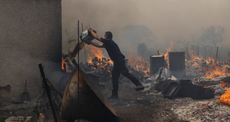 Yunanistan’da ormanlar yanıyor: Felakette ikinci gün