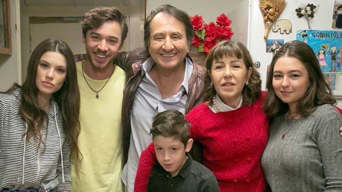 Arka Sokaklar’ın Zeliş’i sütyeniyle poz verdi! Fotoğrafı gören ekranı defalarca yakınlaştırdı…