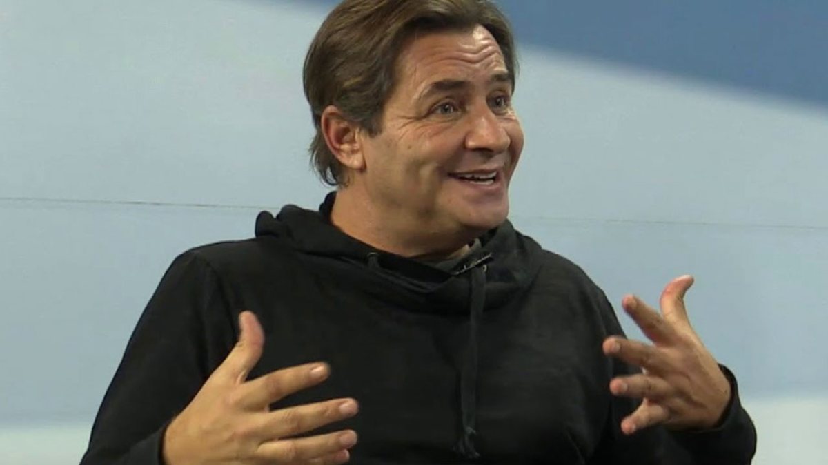 Armağan Çağlayan, takipçisine ateş püskürdü