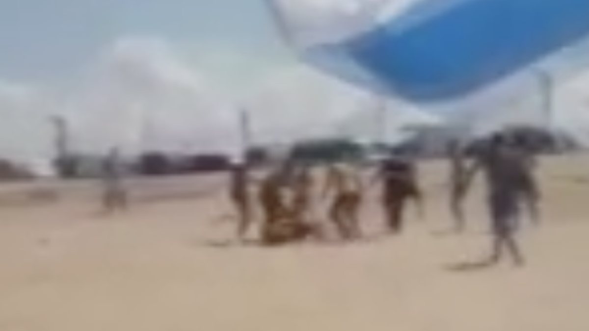 Arnavutköy’de yasaklanan denize girmek isteyenler cankurtaranla kavga etti