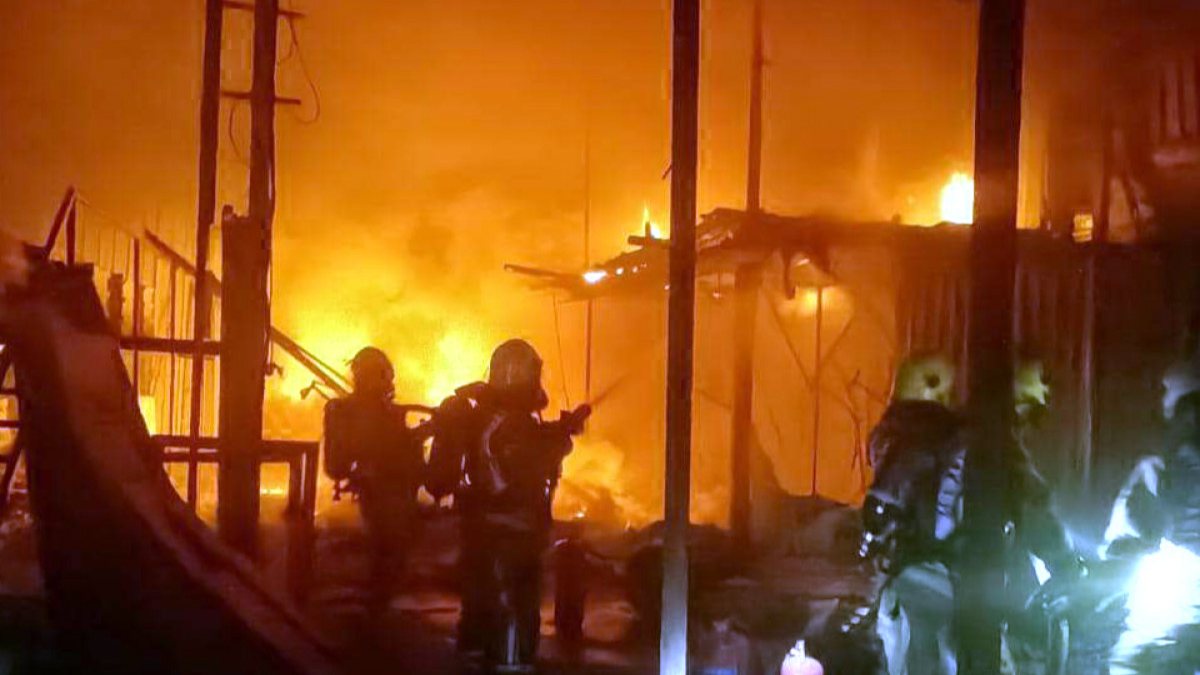 Avcılar’da geri dönüşüm tesisinde yangın çıktı