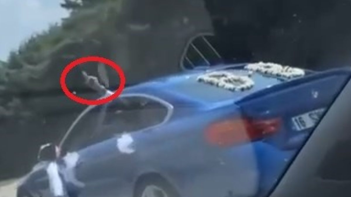 Bursa’da gelin arabasından havaya 15 el ateş açıldı