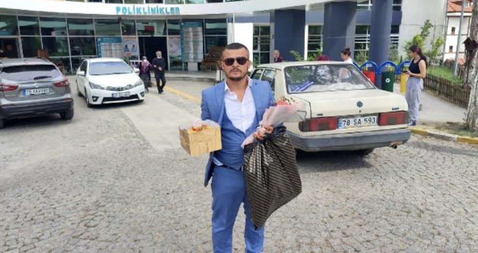 Çiçek ve pasta ile sağlık çalışanlarından özür diledi