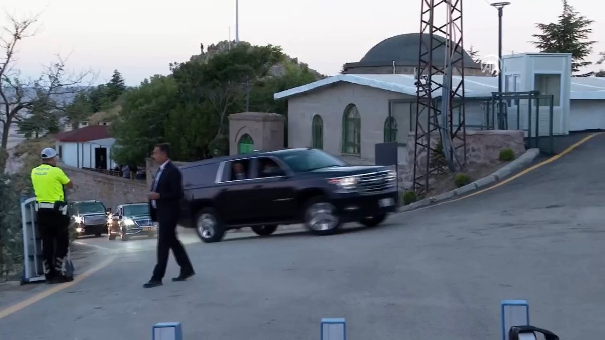 Cumhurbaşkanı Erdoğan’dan Hüseyin Gazi Cemevi’ne ziyaret