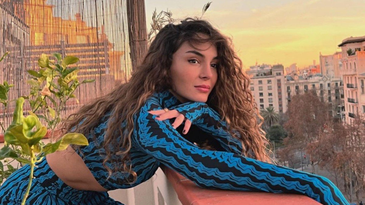 Ebru Şahin’in bikinili tekne pozları mest etti! ‘O nasıl fizik..’