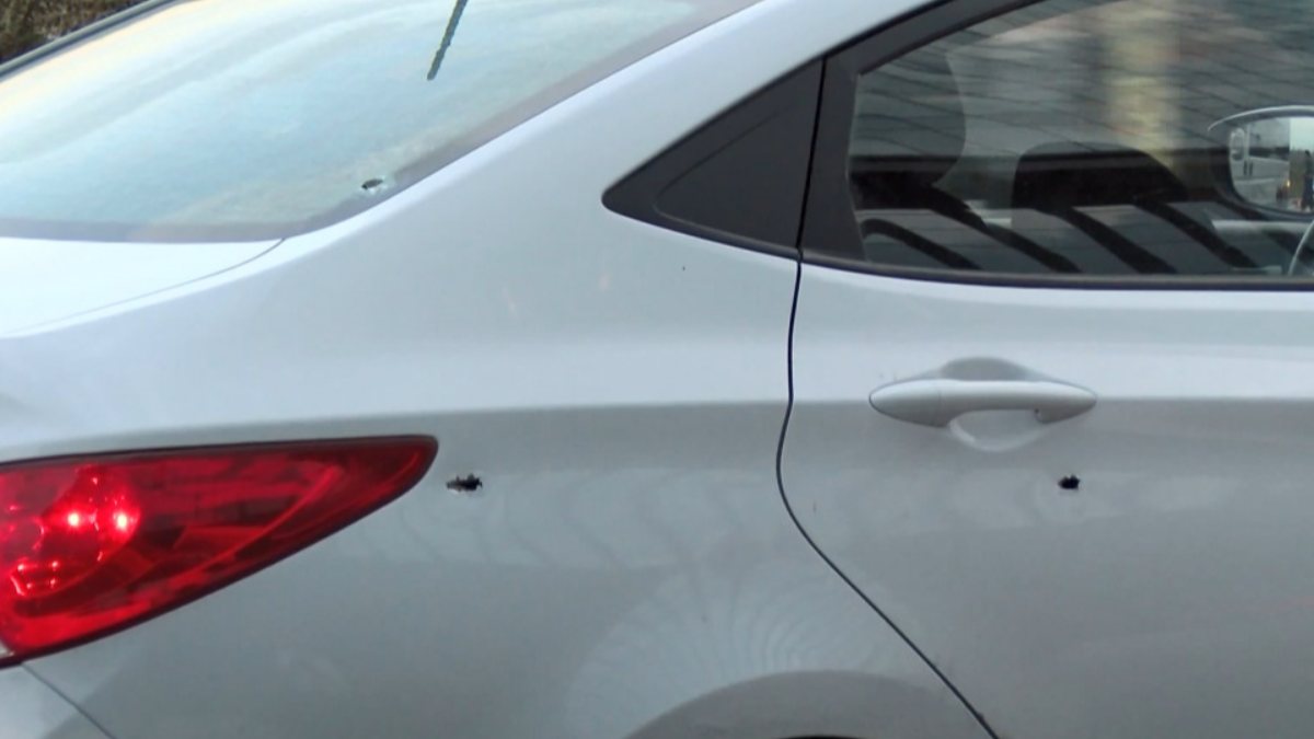 Esenyurt’ta yol verme kavgası: 2 kişinin bacaklarına sıktı