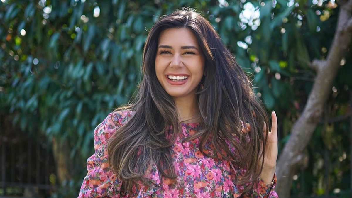 Fenomen Sibil Çetinkaya bikini altının iplerini çözdü! Instagram yıkıldı….