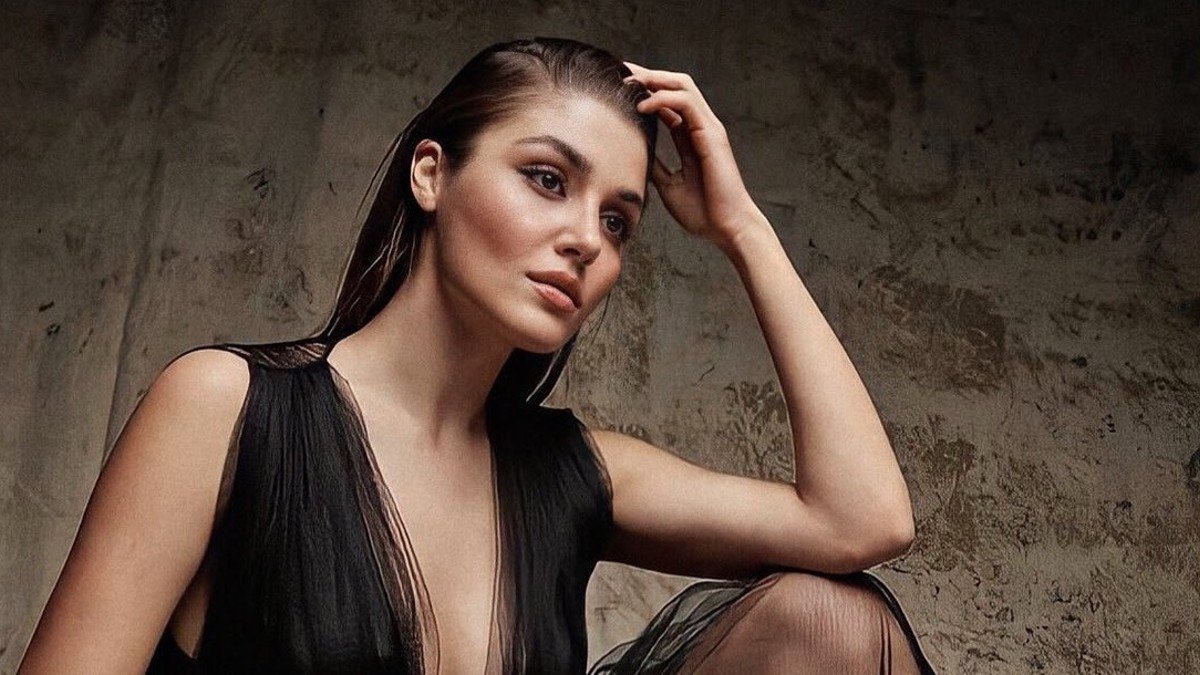 Hande Erçel yeşil büstiyeriyle mest etti! ‘Bu kadar güzellik gerçekten fazla..’