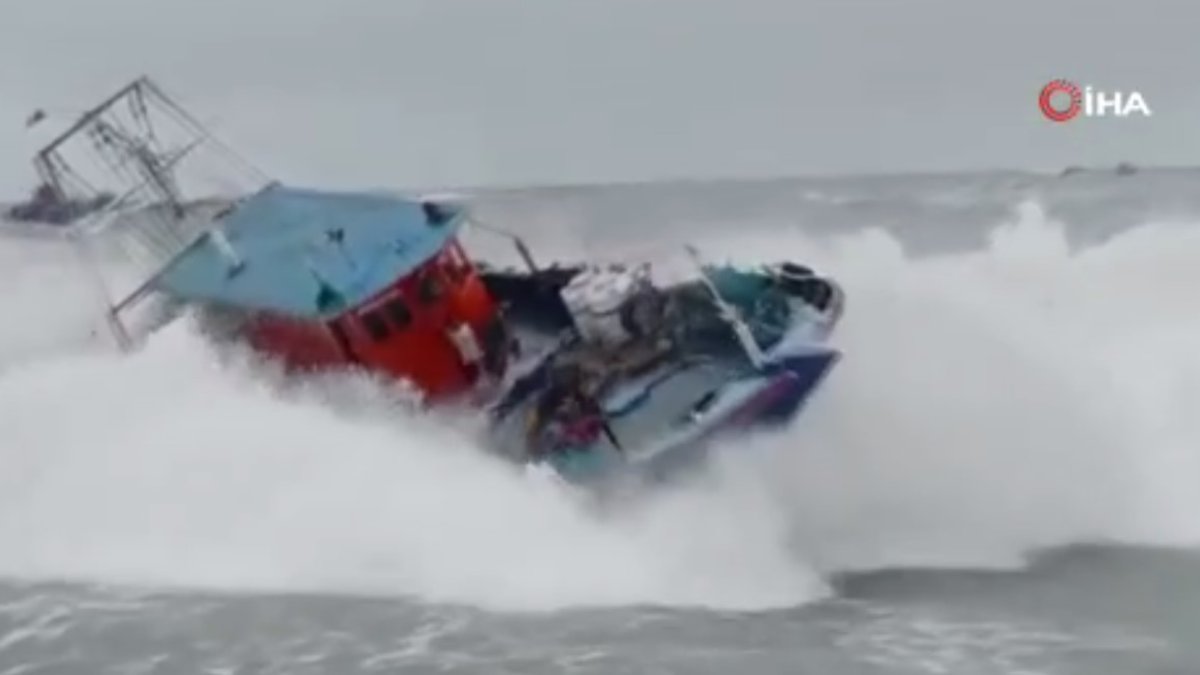 Hindistan’da balıkçı gemisinden 3 kişi suya düştü