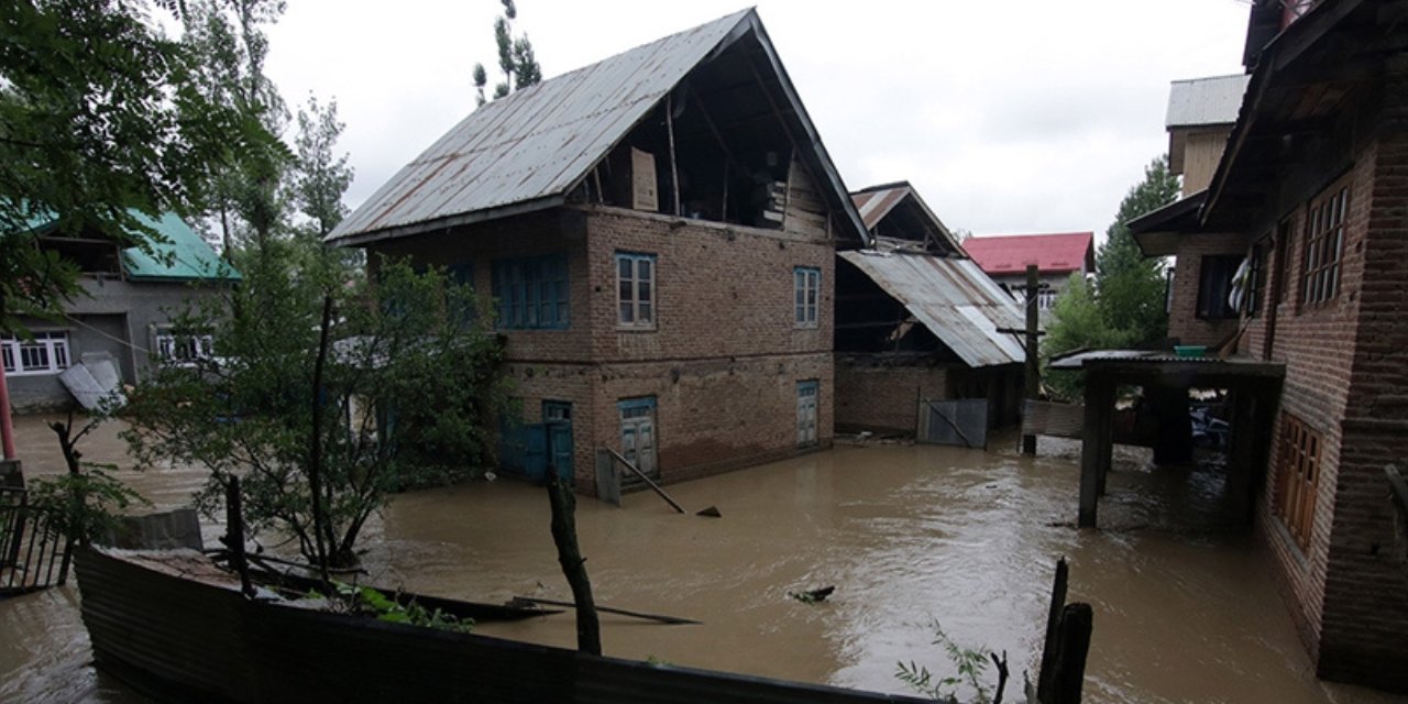 Hindistan’da yağışlar can alıyor: 3 günde 50’den fazla kişi öldü