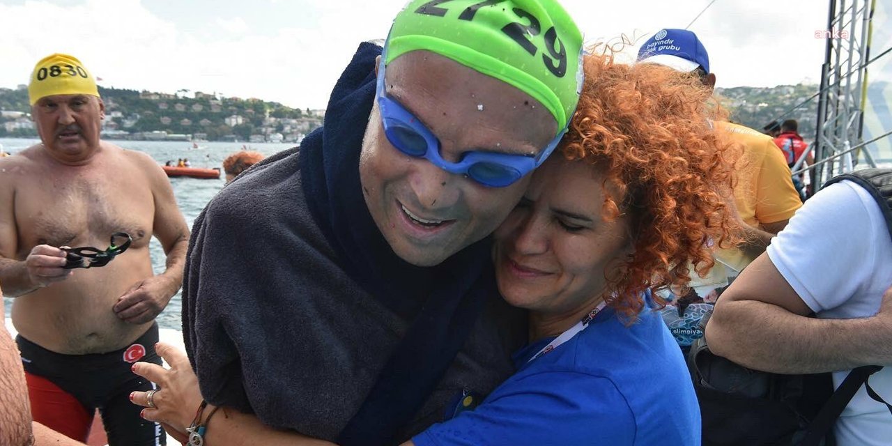 İki kolunu kazada kaybeden Avcılar Belediye Başkanı Hançerli, Boğaz’ı yüzerek geçti