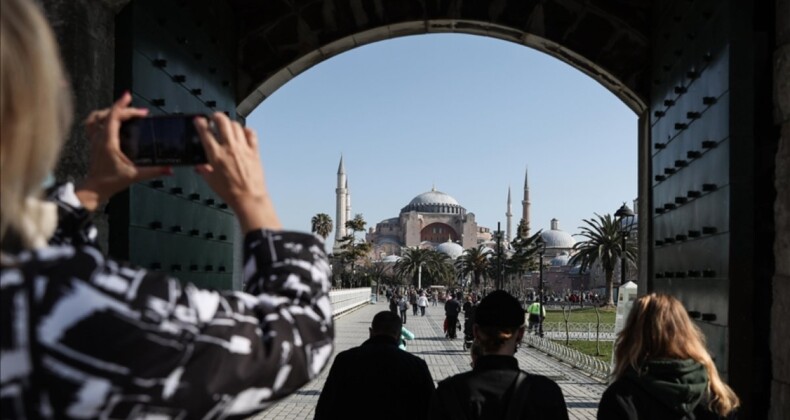 İstanbul’a turist akıyor: Yüzde 115 artış