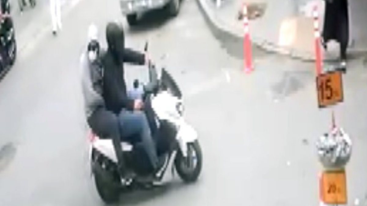 Kağıthane’de berberde traş olurken vuruldu