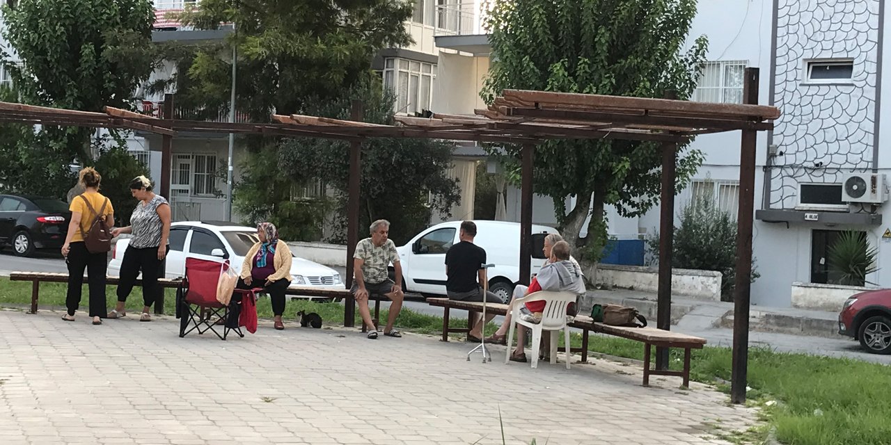 Kuşadası Körfezi’nde deprem: Evlerine giremediler