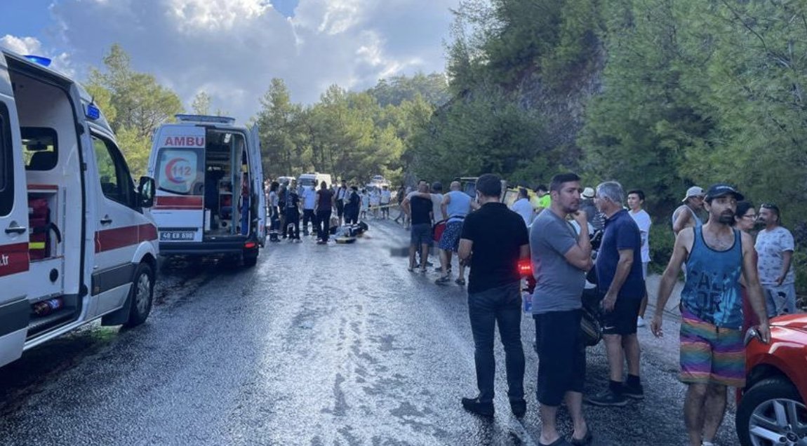 Marmaris’te turistleri taşıyan safari aracı devrildi: Ölü ve yararlılar var