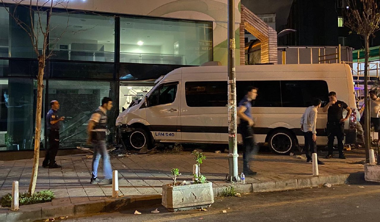 Öksürük krizi tutan şoför bankaya girdi