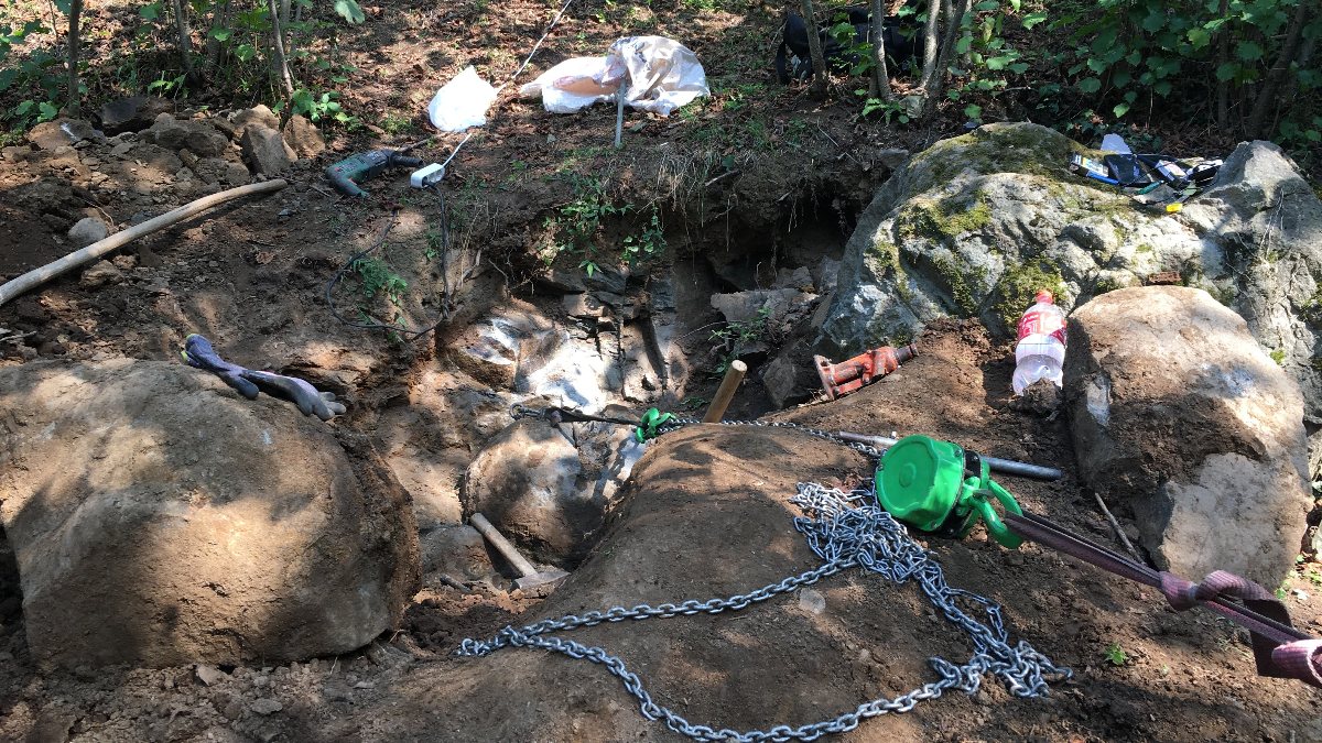 Ordu’da fındık bahçesindeki defineciler suçüstü yakalandı