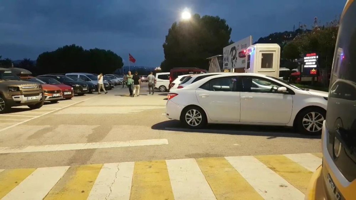 Sakarya’da mola veren kadın yolcuya yorgun mermi isabet etti