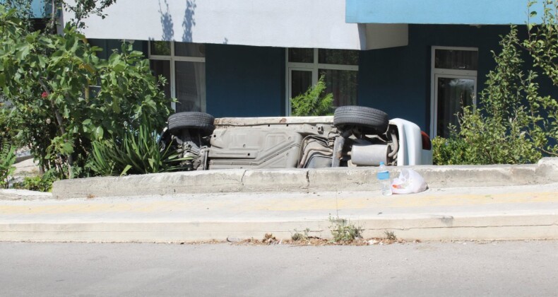 Sinop’ta otomobil apartman boşluğuna düştü, 4 kişi yaralandı