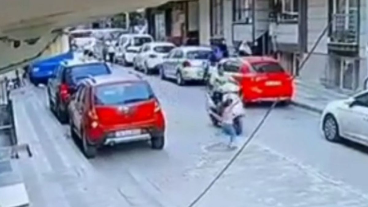 Sultangazi’de, yola fırlayan çocuğa çarpan sürücü kaçtı