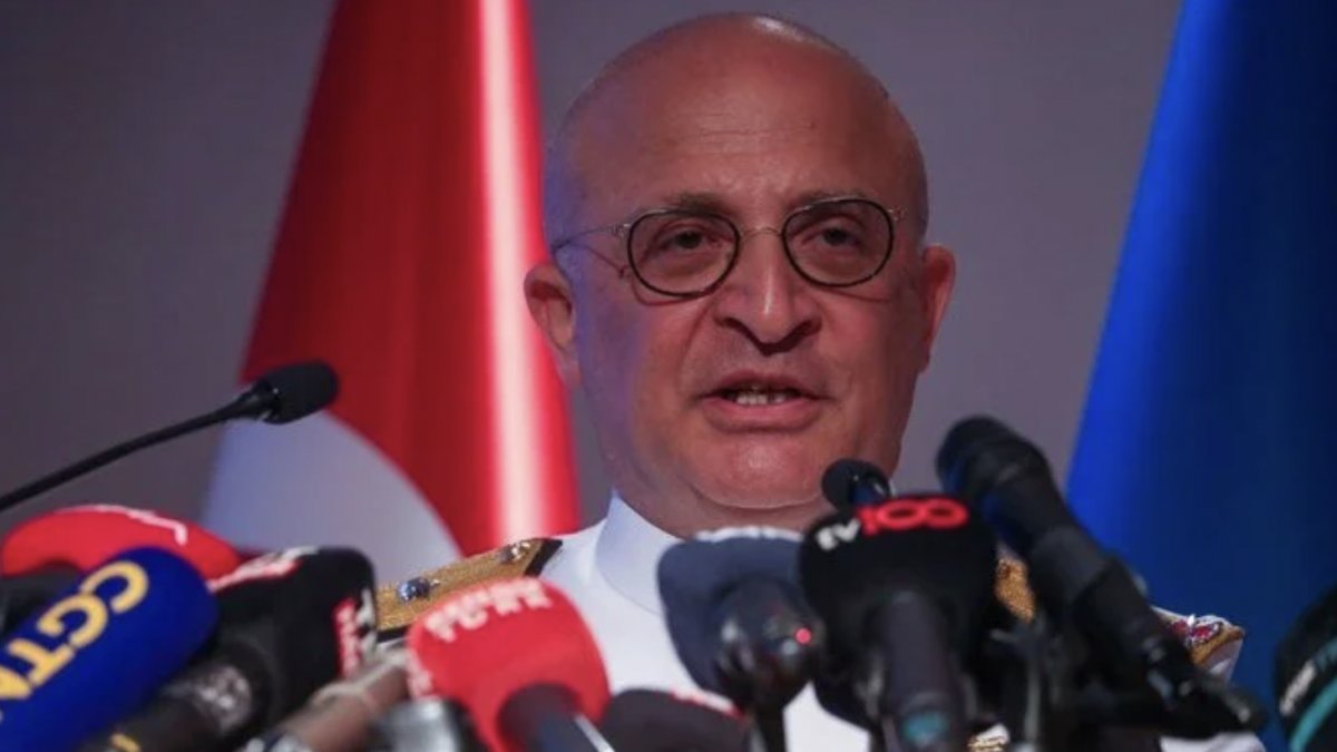 Tahıl koridoru için görevlendirilen Tuğamiral Özcan Altunbulak emekli oldu