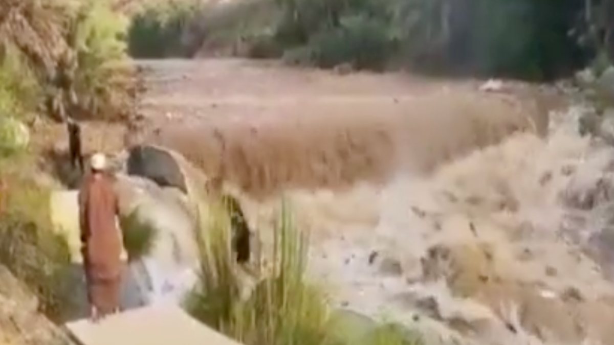 Umman’da sel sularında can pazarı