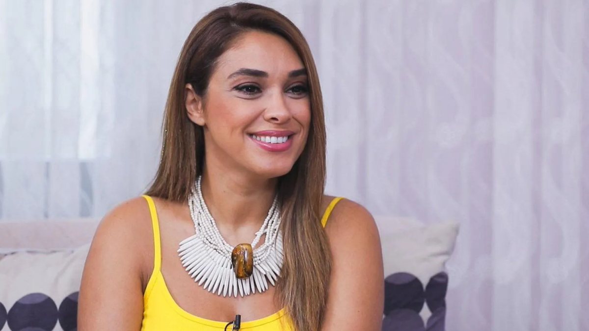 Zuhal Topal göğüs dekoltesi verdi, ortalık yıkıldı! “Söyleseydiniz çelik yelek giyerdik