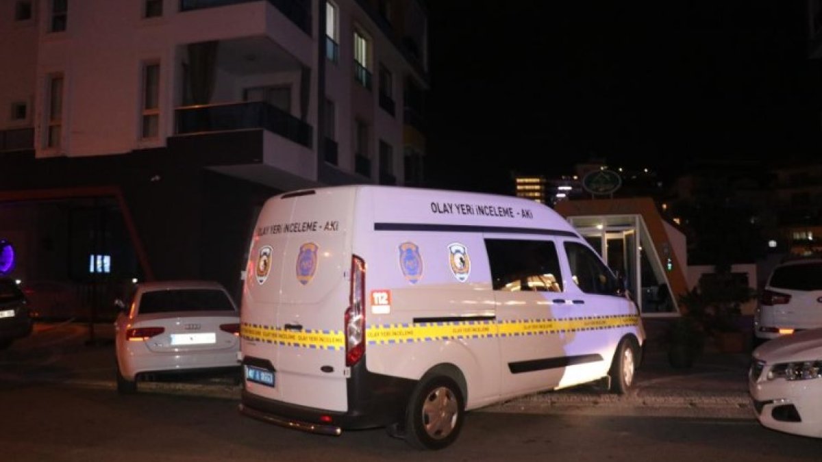 Antalya’da yatak odasında mangal yakan kişi hayatını kaybetti