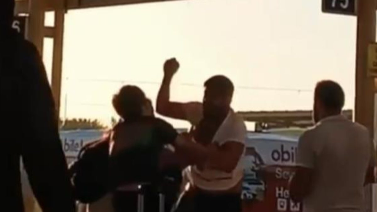 Bursa’da eski ve yeni sevgilinin kavgası kamerada