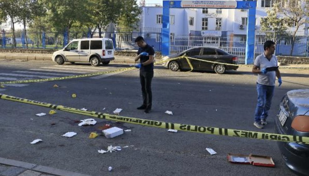 Diyarbakır’da esnaflar arasında silahlı kavga: 3 yaralı