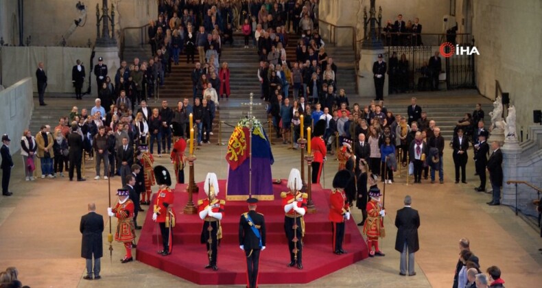 Elizabeth’in torunları cenaze başında nöbet tuttu