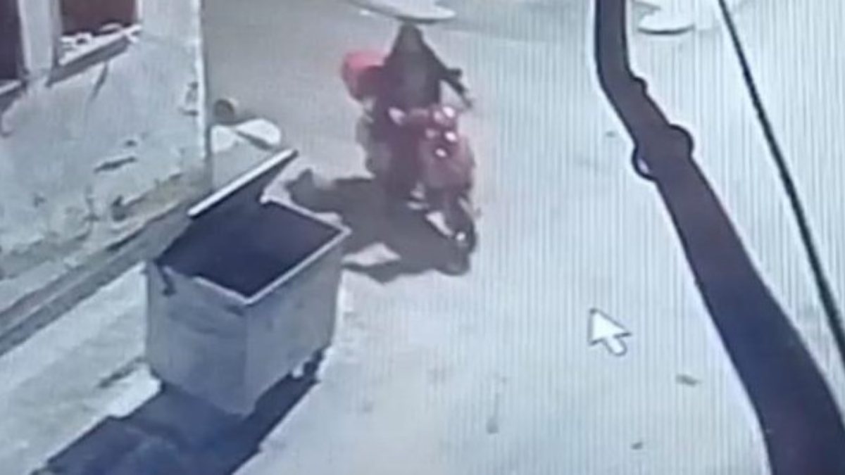 Eskişehir’de hırsız 10 dakikada bağlı olan motosikleti çaldı