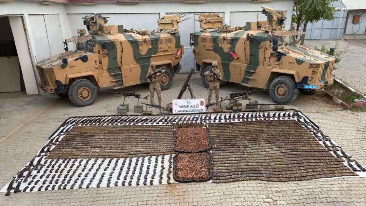 Hakkari’de, PKK’nın cephaneliği ele geçirildi