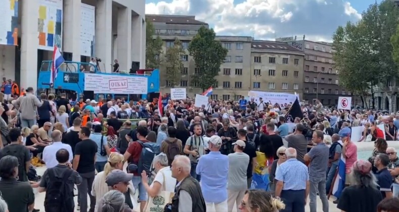 Hırvatistan’da hükümet karşıtı protesto: Sizi kovuyoruz