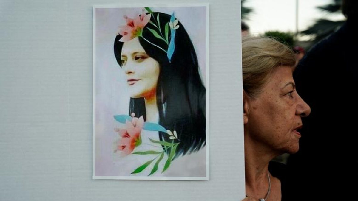 İran’da isyan dalga dalga büyüyor