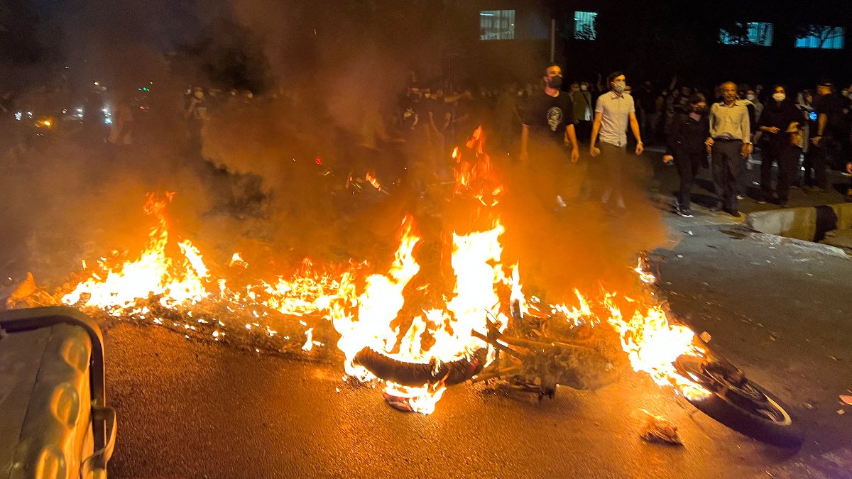 İran’da protestolara destek verenler yargılanacak
