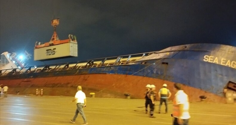 İskenderun’da limanda su alan Togo bayraklı konteyner gemisi battı