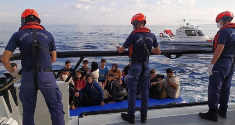 İzmir açıklarında 59 mülteci kurtarılırken, 39 göçmen de yakalandı