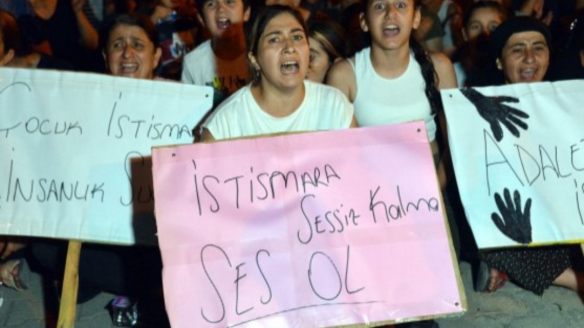 Kahramanmaraş’ta cinsel istismara uğrayan çocuğun annesi eylem yaptı