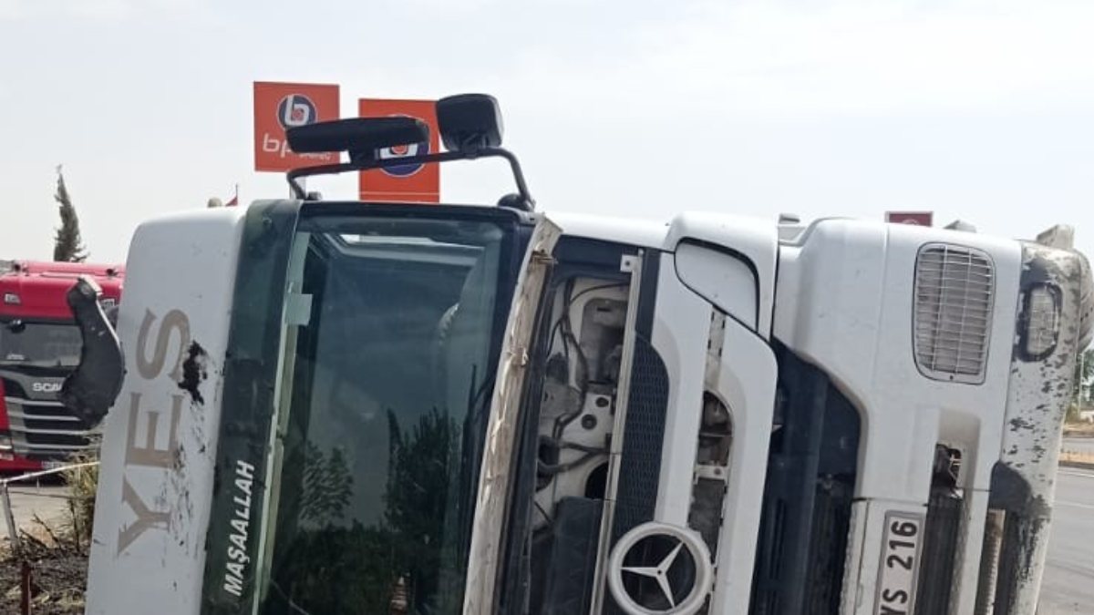 Kahramanmaraş’ta yan yatan kamyonun kaza anı