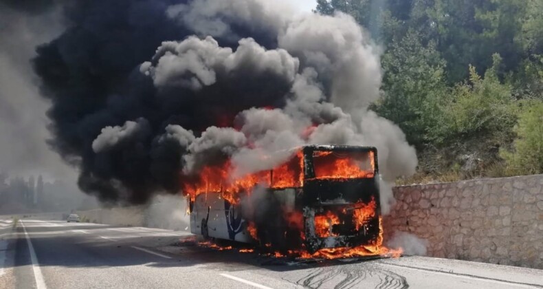 Muğla’da yolcu otobüsü cayır cayır yandı