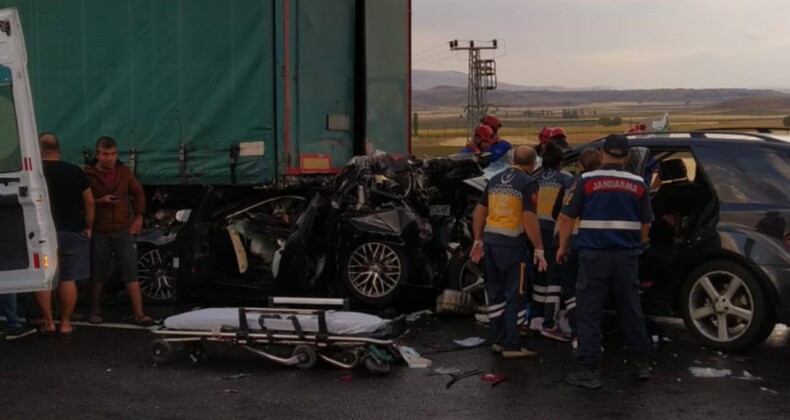 Nevşehir’de kaygan yolda feci kaza: 2 ölü, 8 yaralı