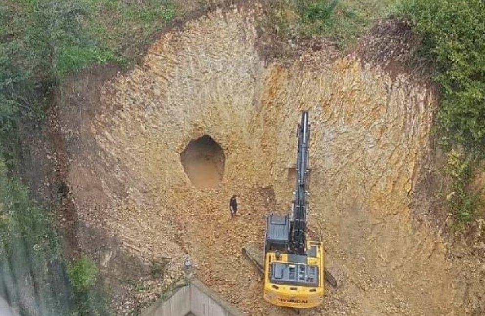 Ordu’da yol çalışmasında yer altı mağarası bulundu