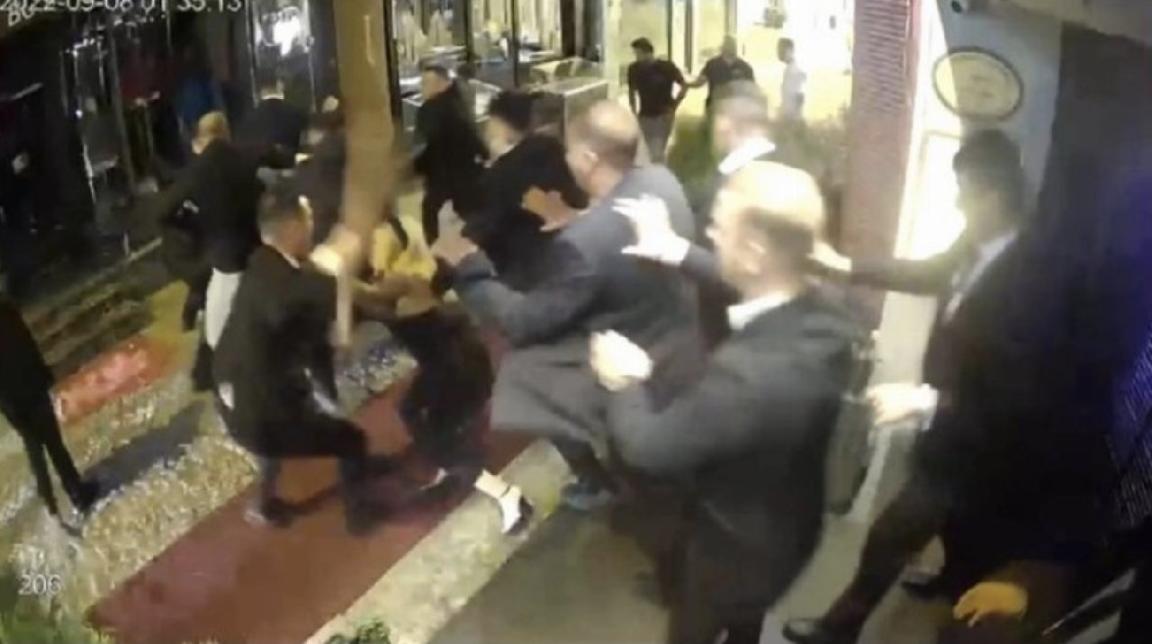 Ortaköy’de korumalar 1’i kadın 3 kişiyi dakikalarca darp etti