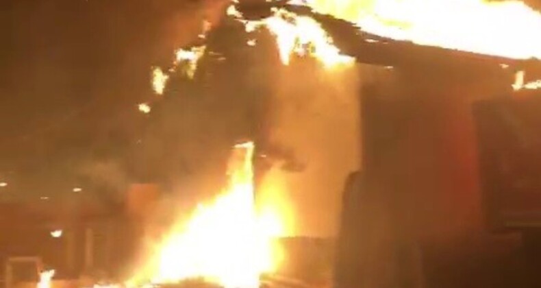 Sivas’ta evin müştemilatı yanarak kül oldu
