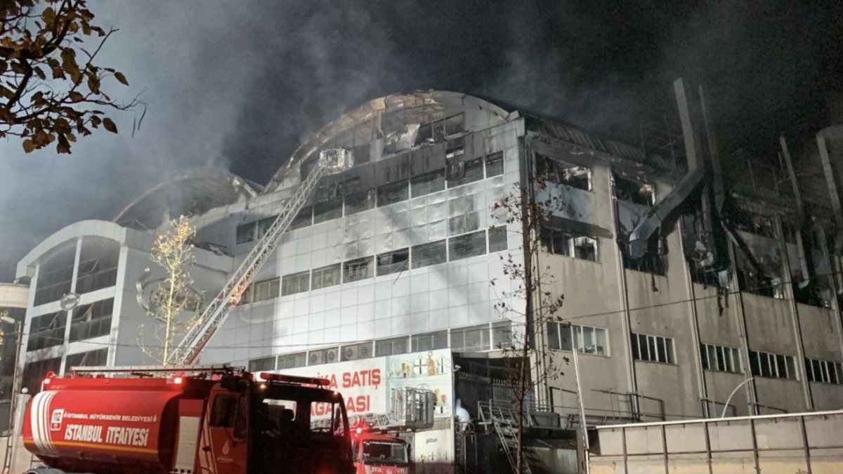 Sultanbeyli’de tencere fabrikasında yangın