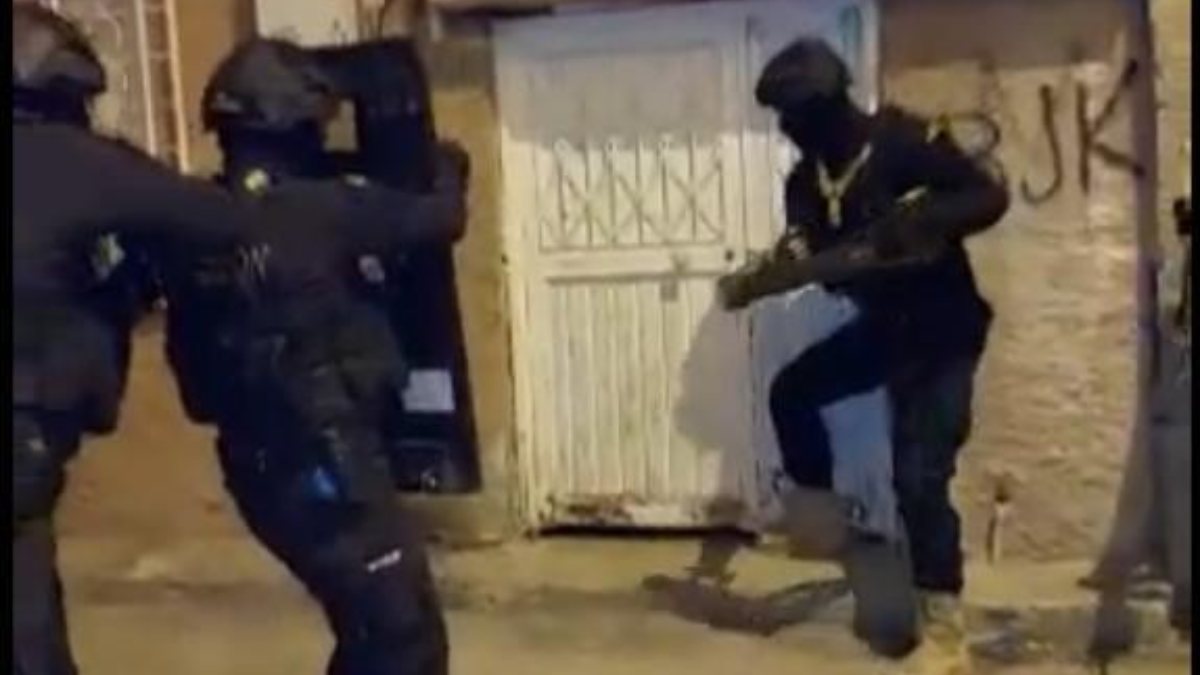 Adana’da suç örgütü baskınında, 26 kişi gözaltına alındı